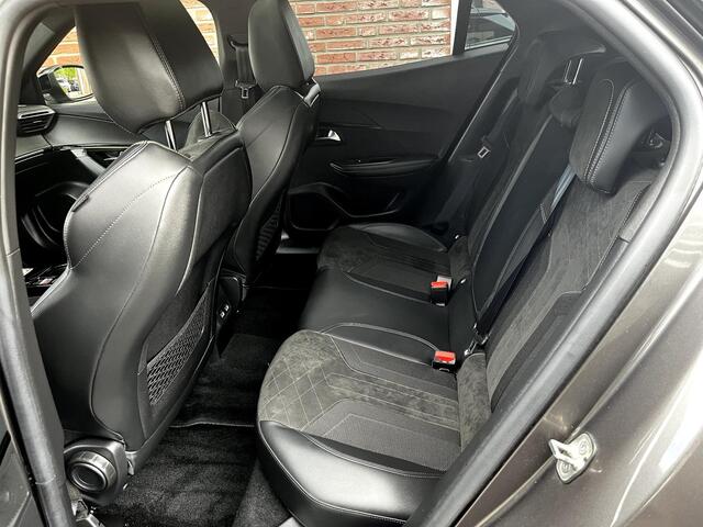 Peugeot 2008 GT Pack 1.2 Turbo 130pk EAT8 | FOCAL HIFI | TREKHAAK | SCHUIF/KANTELDAK | ALCANTARA | 18" LM 'EVISSA' | STOELVERW. | CAMERA | NAVI