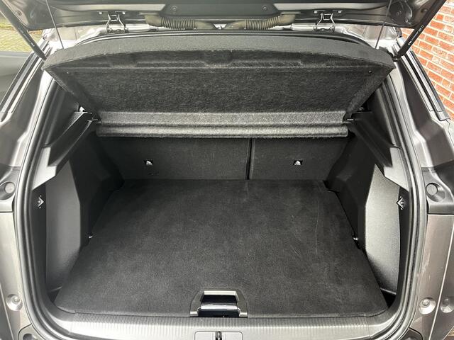Peugeot 2008 GT Pack 1.2 Turbo 130pk EAT8 | FOCAL HIFI | TREKHAAK | SCHUIF/KANTELDAK | ALCANTARA | 18" LM 'EVISSA' | STOELVERW. | CAMERA | NAVI