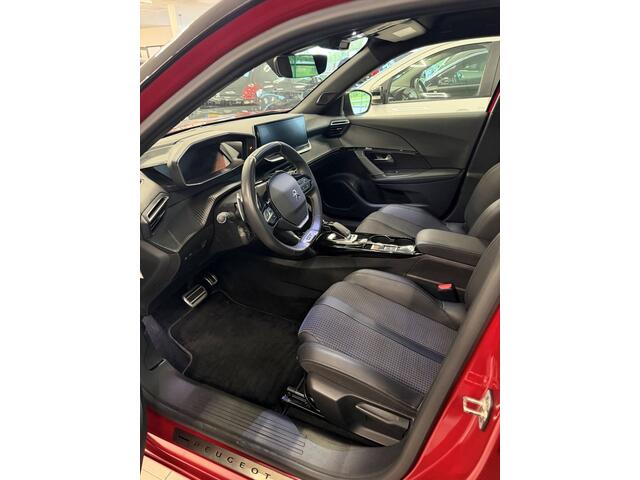 Peugeot 2008 1.2 PureTech GT-Line 130pk - Panorama - Navi - Trekhaak - ACC - LED - Camera - Stoelverwarming - Rijklaar