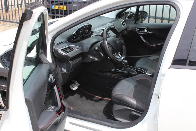 Peugeot 2008 1.2 PureTech Automaat GT-Line, Panorama!