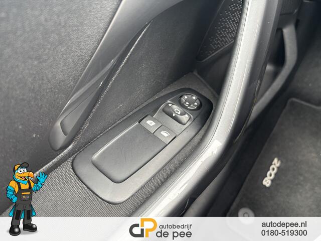Peugeot 2008 1.2 PureTech Blue Lion GARANTIE/AUTOMAAT/PANORAMADAK/CARPLAY/CLIMA/PDC/LICHTMETAAL rijklaarprijs!