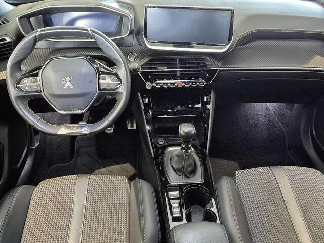 Peugeot 2008 1.2 PureTech GT-Line 130 PK | Navigatie | Stoelverwarming | Camera | Draadloze Telefoonlader | Keyless Entry en Start | Park Assist | Mooie Complete en Sportieve Uitvoering !!