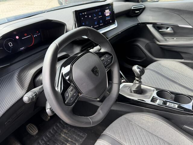 Peugeot 2008 Benzine 100 Pk * Draadloos Aple Carplay / Android Auto * Climate & Cruise Control * Parkeersensoren Voor en Achter * Vingerhoets; Vierde Generatie Eersteklas Service. Al meer dan 100 jaar een begrip in de Brabantse Kempen