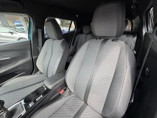 Peugeot 2008 Benzine 100 Pk * Draadloos Aple Carplay / Android Auto * Climate & Cruise Control * Parkeersensoren Voor en Achter * Vingerhoets; Vierde Generatie Eersteklas Service. Al meer dan 100 jaar een begrip in de Brabantse Kempen