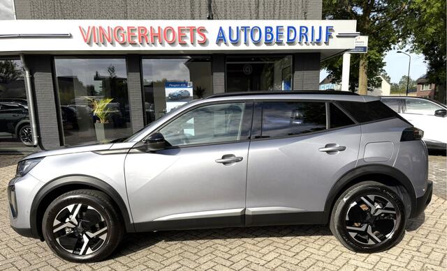 Peugeot 2008 100 Pk Benzine * Hele Luxe Allure * Navigatie * Voor- en Achter Parkeer Camera en Sensoren * L.M. Velgen * Dodehoekbewaking * Keyless Start & Entry * Draadloos Apple Carplay /* Android Auto * Vingerhoets; Vierde Generatie Eersteklas Service. Al meer dan 1