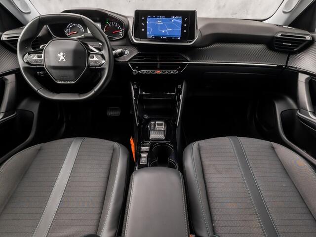 Peugeot 2008 1.2 PureTech Allure Sport 131Pk Automaat (APPLE CARPLAY, GROOT NAVI, 360 CAMERA, STOELVERWARMING, KEYLESS, SPORTSTOELEN, GETINT GLAS, CRUISE, NIEUWSTAAT)