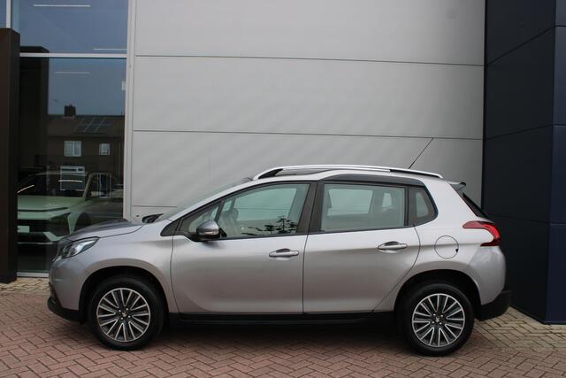 Peugeot 2008 1.2 PureTech 110pk Blue Lion Airco Navi Carplay Panoramadak Trekhaak Dealer onderhouden