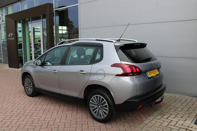 Peugeot 2008 1.2 PureTech 110pk Blue Lion Airco Navi Carplay Panoramadak Trekhaak Dealer onderhouden
