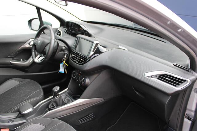 Peugeot 2008 1.2 PureTech 110pk Blue Lion Airco Navi Carplay Panoramadak Trekhaak Dealer onderhouden