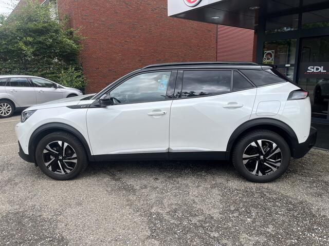 Peugeot 2008 1.2 PureTech GT // ADAPT. CRUISE // // SCHUIF-KANTELDAK // CAMERA+SENSOREN // FULL LED // STOELVERWARMING //