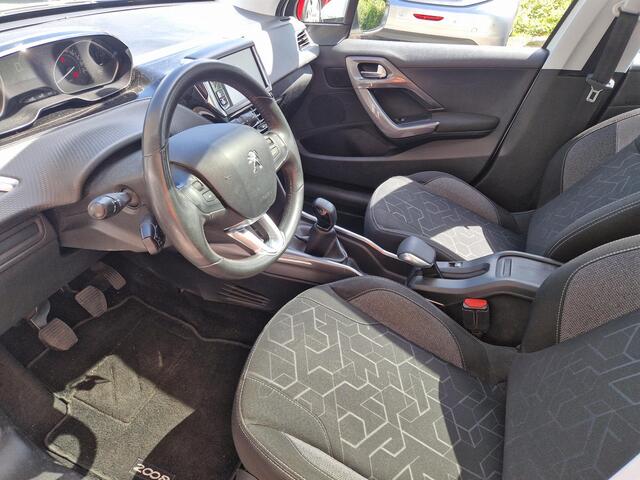 Peugeot 2008 1.2T 110pk Active | Trekhaak | Panorama Dak | Navigatie |Apple Car Play| Climate & Cruise Control |