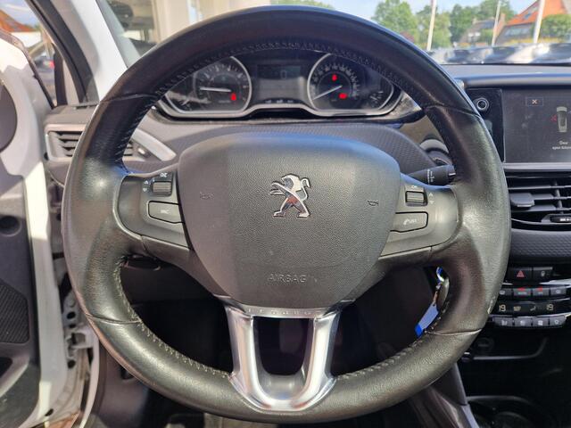 Peugeot 2008 1.2T 110pk Active | Trekhaak | Panorama Dak | Navigatie |Apple Car Play| Climate & Cruise Control |