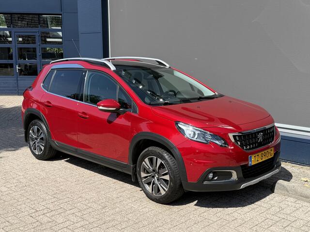 Peugeot 2008 1.2 Turbo 110 pk Allure Uitvoering | Vol-Automaat | Full Map Navigatie | Panoramadak | Parkeersensoren | Apple Carplay | 16'' lm-velgen met 4-Seizoen Banden | Trekhaak 1250KG | Climate Control.