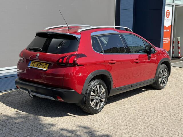 Peugeot 2008 1.2 Turbo 110 pk Allure Uitvoering | Vol-Automaat | Full Map Navigatie | Panoramadak | Parkeersensoren | Apple Carplay | 16'' lm-velgen met 4-Seizoen Banden | Trekhaak 1250KG | Climate Control.
