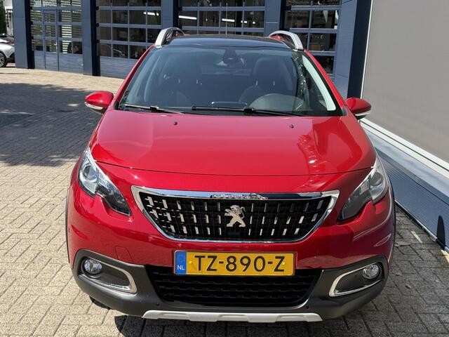 Peugeot 2008 1.2 Turbo 110 pk Allure Uitvoering | Vol-Automaat | Full Map Navigatie | Panoramadak | Parkeersensoren | Apple Carplay | 16'' lm-velgen met 4-Seizoen Banden | Trekhaak 1250KG | Climate Control.