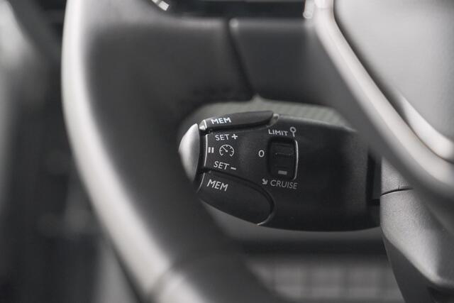 Peugeot 2008 Hybrid 136 e-DCS6 Allure | Navigatie | Parkeersensoren Voor + Achter | Apple Carplay
