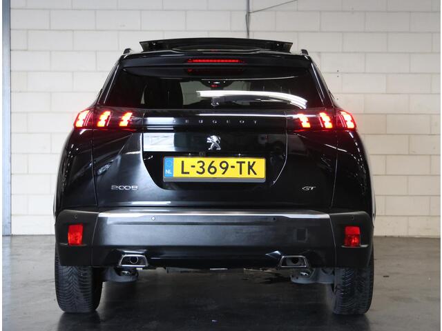 Peugeot 2008 130PK GT | 1ste eigenaar | Dodehoekdetectie | Navigatie | AUTOMAAT | AppleCarplay/AndroidAuto | Schuifkanteldak | 18"LMV | Camera | Keyless | Cruise Control | Climate Control | Camera | FULL LED | Sfeerverlichting | Isofix | Privacy Glass |