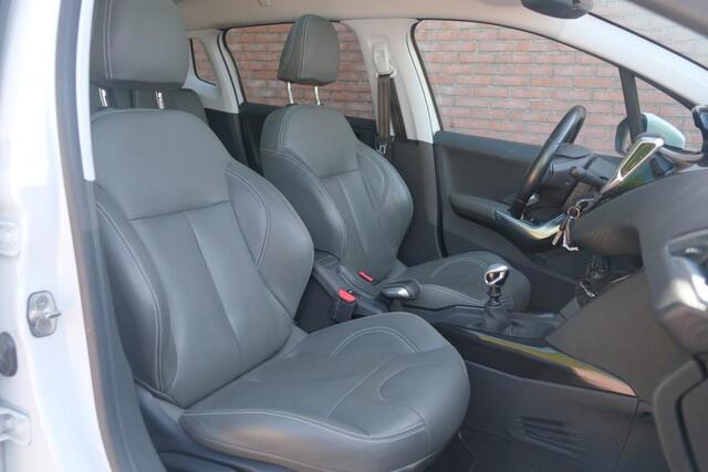 Peugeot 2008 1.2 PureTech 130pk Blue Lease Allure | Navi | App Connect | Climate | Cruise | Camera | Panoramadak