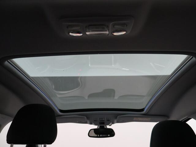 Peugeot 2008 1.2 PT 110 PK ALLURE + TREKHAAK | PANORAMA | CAMERA | APPLE CARPLAY
