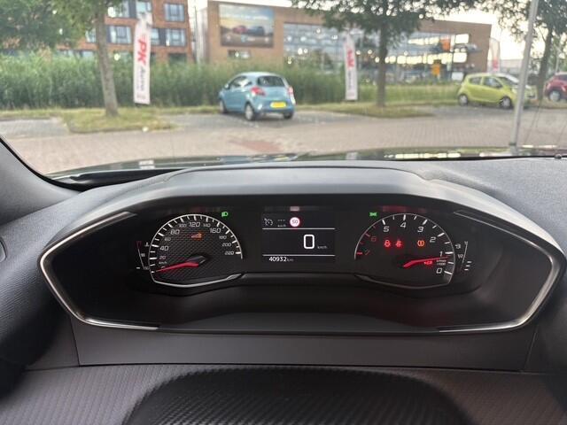 Peugeot 2008 1.2 PureTech Style | Navi | Camera | Trekhaak | 40.932 km Dealeronderhouden