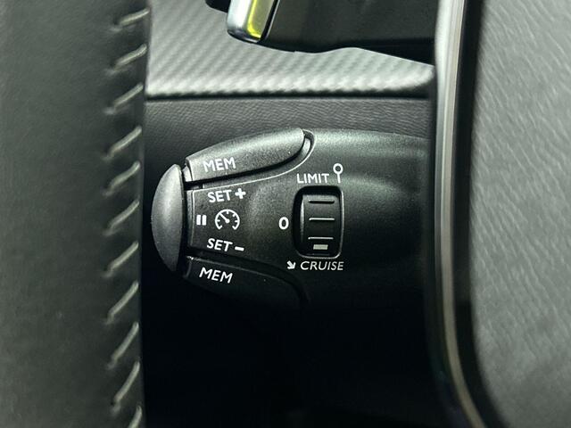 Peugeot 2008 1.2 PureTech 130pk Automaat Allure Pack Climate control Cruise control Navigatie Parkeersensoren Apple Carplay/ Android Auto LED Lichtmetalen Velgen Cruise Control