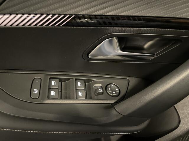 Peugeot 2008 1.2 Hybrid 136 ALLURE NAVIGATIE-ACHTERUITRIJCAMERA-ADPTIVE CRUISE CONTROL-DRAADLOZE TELEFOONLADER-KEYLESS ENTRY-CLIMATE CONTROL