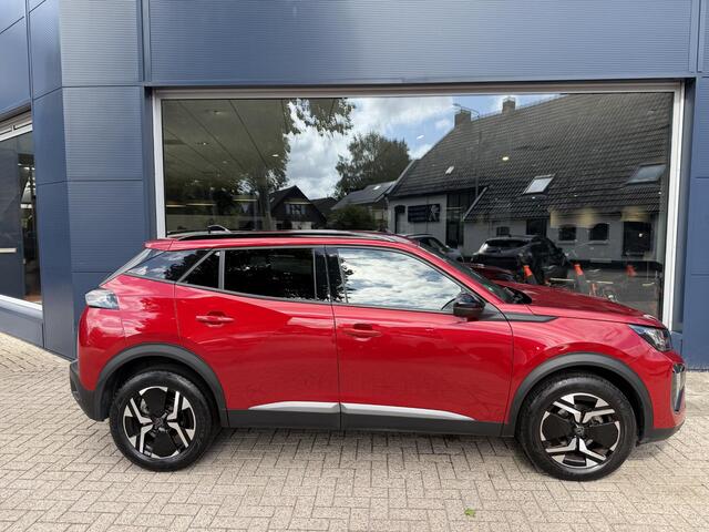 Peugeot 2008 1.2 Turbo 100 PK Allure | Facelift Model | Trekhaak 1200KG | Navigatie | LED Verlichting | Cruise Control | Hoge Zitpositie | Parkeersensoren | DAB | Digitaal Dashboard | Half Lederen stoelen | Lichtmetalen Velgen 17 inch |