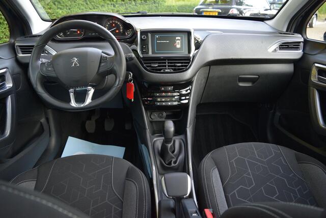 Peugeot 2008 1.2 PureTech Blue Lion | Pano | LED | Camera
