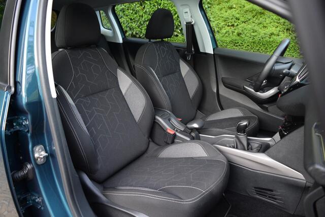 Peugeot 2008 1.2 PureTech Blue Lion | Pano | LED | Camera