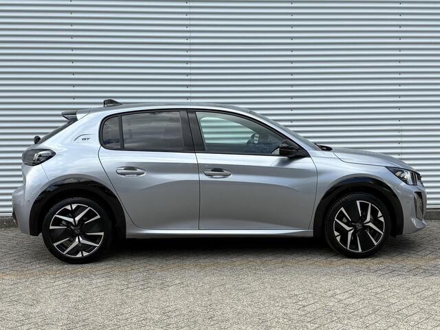 Peugeot 208 GT 1.2 Turbo 100pk | DRAADLOOS APPLE CARPLAY / ANDROID AUTO | 360° CAMERA | ADAPTIVE CRUISE | 17" LM-VELGEN | LEDER/STOF | DODEHOEKBEW. | CLIMA | DAB+ | ISOFIX