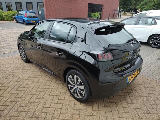 Peugeot 208 1.2 PureTech Blue Lease Allure Navi Carplay Led Cruise-Control