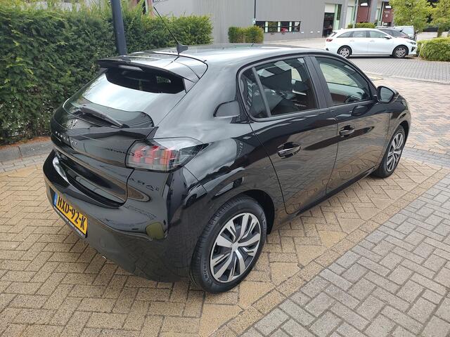 Peugeot 208 1.2 PureTech Blue Lease Allure Navi Carplay Led Cruise-Control