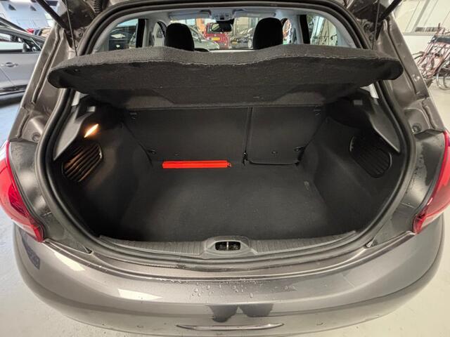 Peugeot 208 1.2 PureT. Tech Ed.