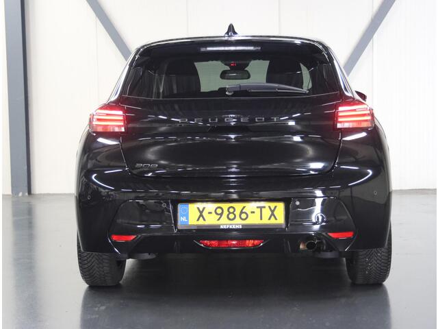 Peugeot 208 1.2 100PK Allure | AppleCarplay/Android Auto | Armsteun | Navigatie | Parkeersensoren | FULL LED | Climate Control | Cruise Control | 16" LMV | Isofix | Privacy Glass |