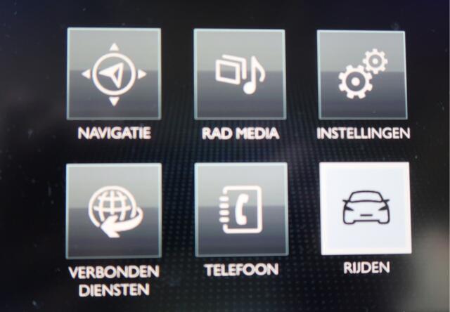 Peugeot 208 1.2 Benzine 82 Pk. 5-Deurs. ( kras zie foto's ) * Airco * Navigatie * Cruise Control * Apple Car Play * DAB Radio * Parkeersensoren * Vingerhoets; Vierde Generatie Eersteklas Service.