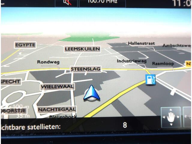 Peugeot 208 1.2 Benzine 82 Pk. 5-Deurs. ( kras zie foto's ) * Airco * Navigatie * Cruise Control * Apple Car Play * DAB Radio * Parkeersensoren * Vingerhoets; Vierde Generatie Eersteklas Service.