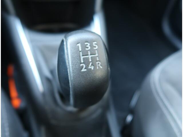 Peugeot 208 1.2 Benzine 82 Pk. 5-Deurs. ( kras zie foto's ) * Airco * Navigatie * Cruise Control * Apple Car Play * DAB Radio * Parkeersensoren * Vingerhoets; Vierde Generatie Eersteklas Service.