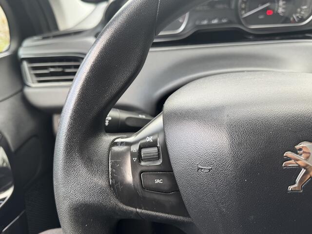 Peugeot 208 1.2 PureT. Blue Lion Navi Cruise Lmv Led