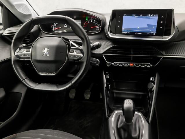 Peugeot 208 1.2 PureTech Sport (APPLE CARPLAY, GROOT NAVI, 360 CAMERA, GETINT GLAS, LM VELGEN, SPORTSTOELEN, PARKEERSENSOREN, LED KOPLAMPEN, LANE ASSIST, NIEUWSTAAT)
