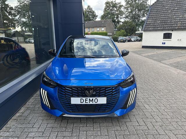 Peugeot 208 1.2 Hybrid 145 e-DCS6 GT | Meest Complete Uitvoering | Glazen Panoramadak | Navigatie | 360 Graden Camera | Dode Hoek Detectie | Climate Control | Keyless Entry & Start | Cruise Control | Sportstoelen | 17" Lichtmetalen Velgen | Full LED Verlichting | Par