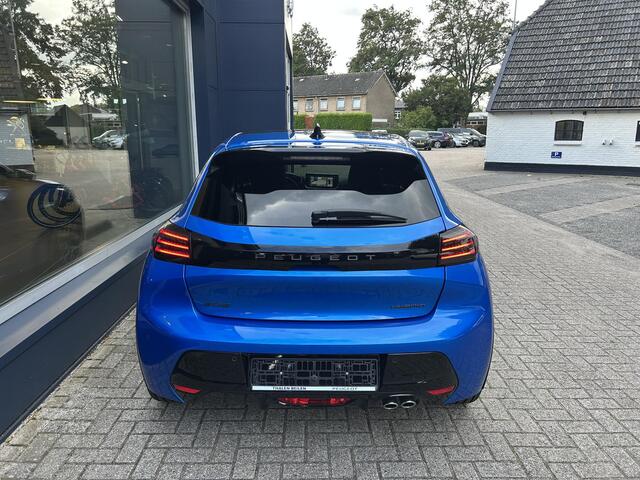 Peugeot 208 1.2 Hybrid 145 e-DCS6 GT | Meest Complete Uitvoering | Glazen Panoramadak | Navigatie | 360 Graden Camera | Dode Hoek Detectie | Climate Control | Keyless Entry & Start | Cruise Control | Sportstoelen | 17" Lichtmetalen Velgen | Full LED Verlichting | Par