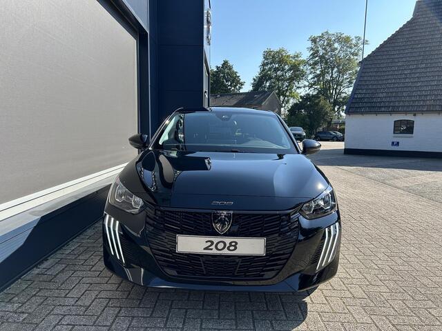 Peugeot 208 Hybrid 110 PK Allure Automaat ¤ 5.000,- DEMO VOORDEEL !| Hybride Elektrisch rijden met Automaat | Dodehoek detectie | Navigatie | Parkeercamera 360 graden | LED Verlichting | Apple Carplay/Android Auto | Lichtmetalen Velgen | Cruise & Climate Control |