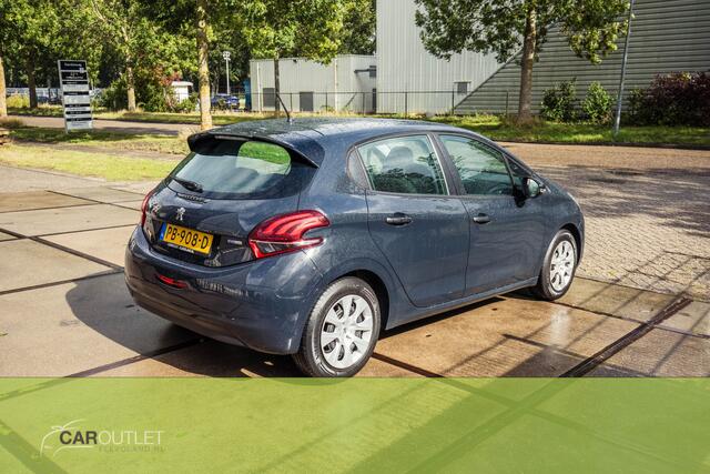 Peugeot 208 1.2 PureTech Access Dealeronderhouden 208! NIEUWE APK bij AFLEV. Heeft wat lichte deukjes op dak en rechterv.portier maar nette auto verder.