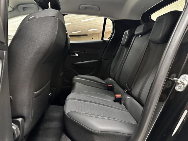 Peugeot 208 1.2 PureTech Allure Pack /Camera! /LED Koplampen /KEYLESS GO! /Apple + Android /DAB+! /Lane Assist /Navi /Climat /Cruise /Elek. pakket /Bluetooth /Regensensor /16"LMV /LED Dagrijverl. /PDC.