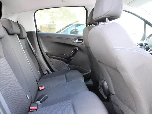 Peugeot 208 1.2 PureTech Signature | Navi / Airco / Trekhaak