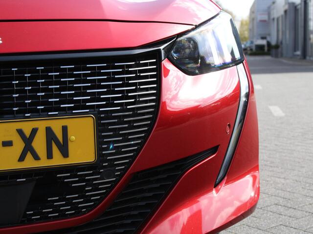 Peugeot 208 GT 1.2 PureTech 100PK Navigatie, Parkeerhulp voor & achter, Zwart dak, Camera Achter
