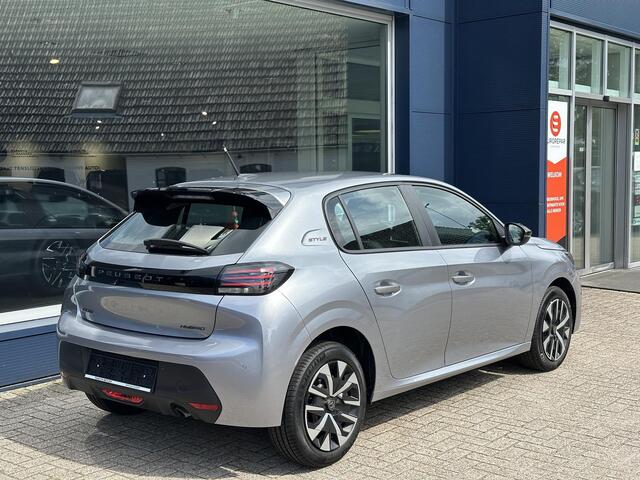 Peugeot 208 1.2 Hybrid 110 PK Style | NETTO DEAL | Automaat | Nieuw Model 2025! | Hybride Elektrisch rijden met Automaat | Navigatie via Telefoon | LED Verlichting | Apple Carplay/Android Auto | Cruise Control | Stoelverwarming |