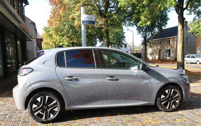 Peugeot 208 1.2 Benzine 100 Pk. * Allure Selenium * Navigatie * Draadloss Apple Carplay / Android Auto * Voor- en Achter Parkeer Sensoren * Climate & Cruise Control *1/2 Leder Interieur * Vingerhoets; Vierde Generatie Eersteklas Service !