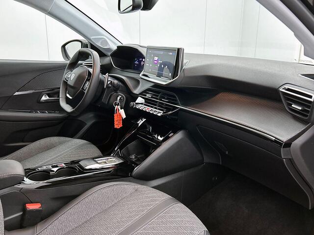 Peugeot 208 1.2 Hybrid 100PK Automaat Allure Navigatie Apple Carplay/Android Auto Airco Parkeer sensoren Cruise Control Lichtmetalen Velgen