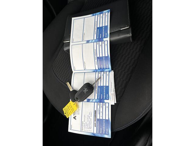 Peugeot 208 1.2 PureTech Signature / 139 DKM / DEALER ONDERHOUDEN